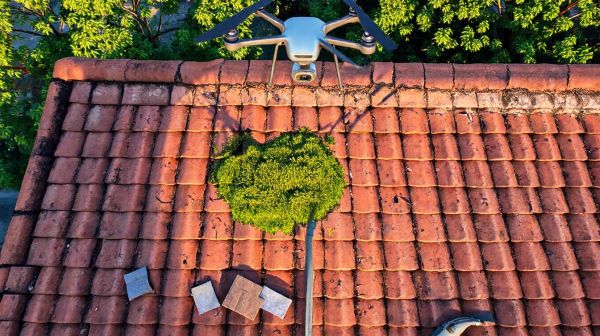 Guide des avantages du nettoyage de toiture par drone